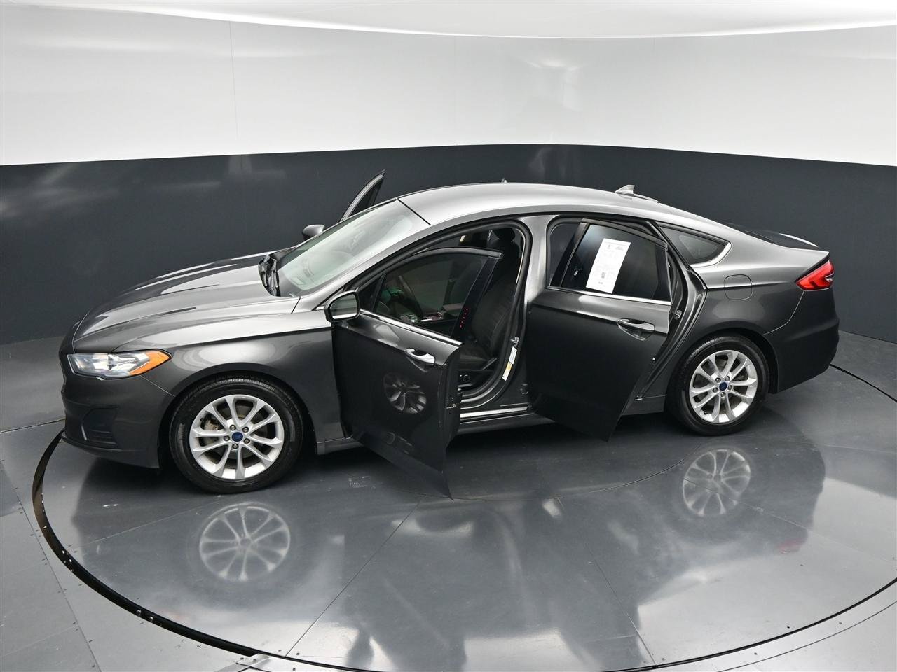 Used 2019 Ford Fusion SE FWD image 37