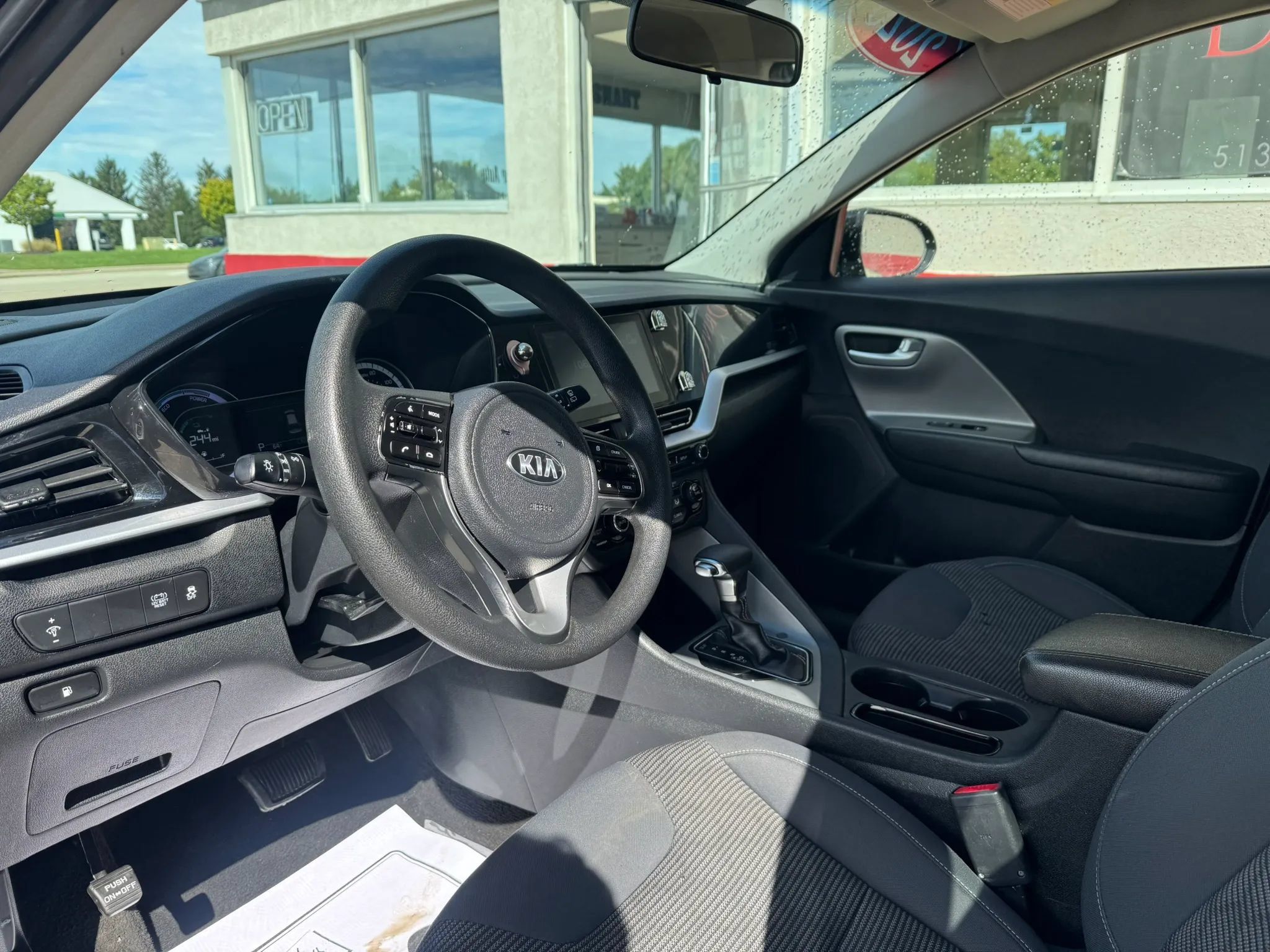 Used 2020 Kia Niro LX FWD image 9