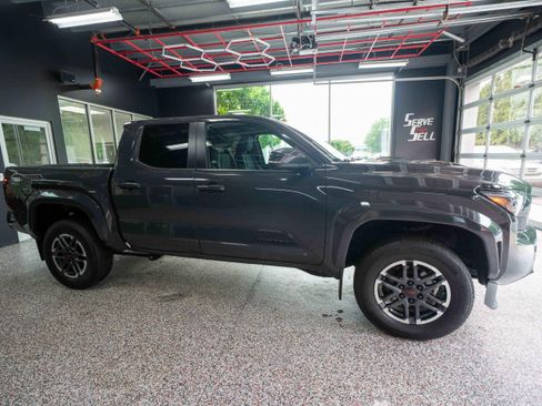 Used 2024 Toyota Tacoma TRD Sport w/ TRD Sport Upgrade Package AWD/4WD image 5