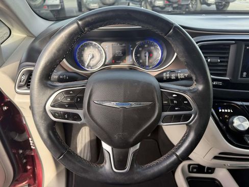 Used 2018 Chrysler Pacifica Touring-L image 16