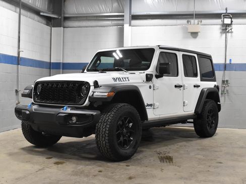 Used 2024 Jeep Wrangler Unlimited AWD/4WD image 2