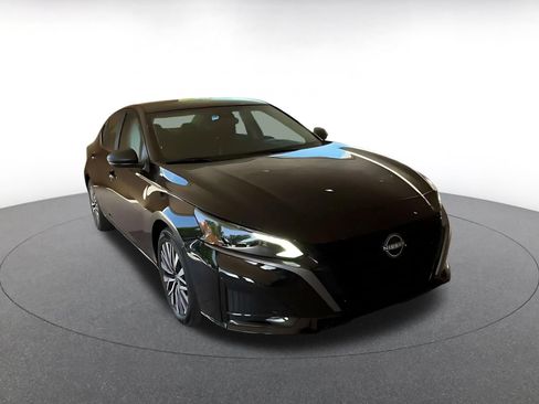 Used 2026 Nissan Altima 2.5 SV FWD image 3