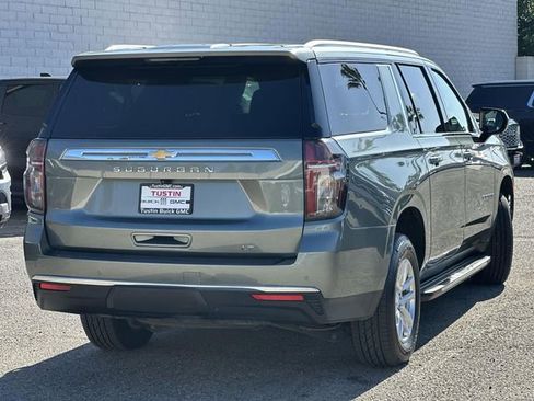 Used 2024 Chevrolet Suburban LT image 4