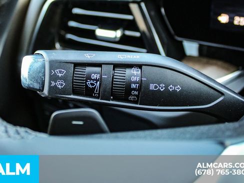 Used 2025 Chevrolet Suburban High Country image 32