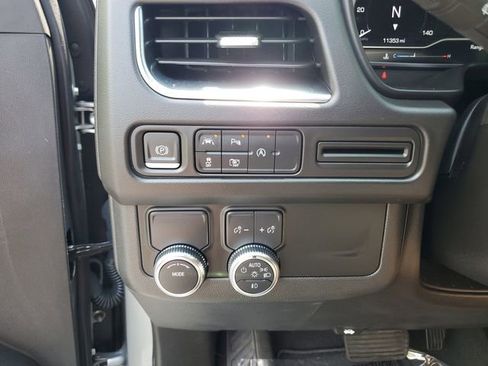 Used 2024 GMC Yukon XL SLT w/ SLT Luxury Package RWD image 29