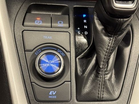 Used 2020 Toyota RAV4 Limited w/ Limited Grade Weather Package AWD/4WD image 29