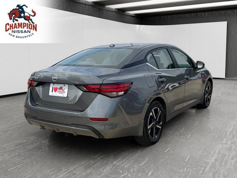 Used 2025 Nissan Sentra SV FWD image 5
