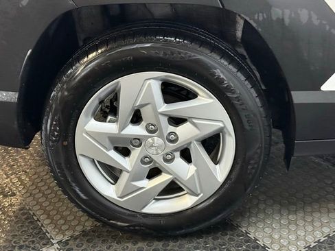 Certified 2024 Hyundai Kona SE image 15