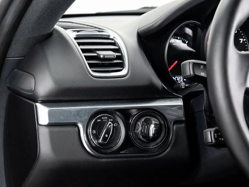 Used 2016 Porsche Cayman image 11