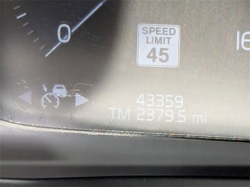 Used 2021 Volvo XC90 T6 Momentum w/ Advanced Package image 17