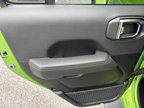 New 2025 Jeep Gladiator Sport image 23