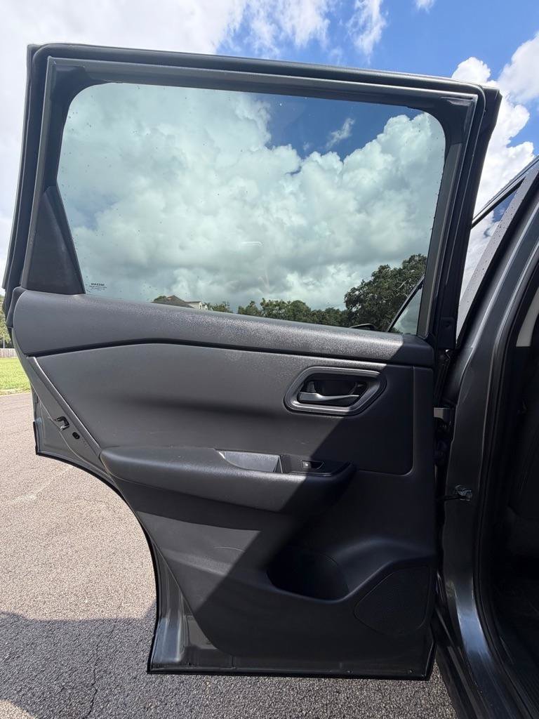 Used 2024 Nissan Rogue S FWD image 11