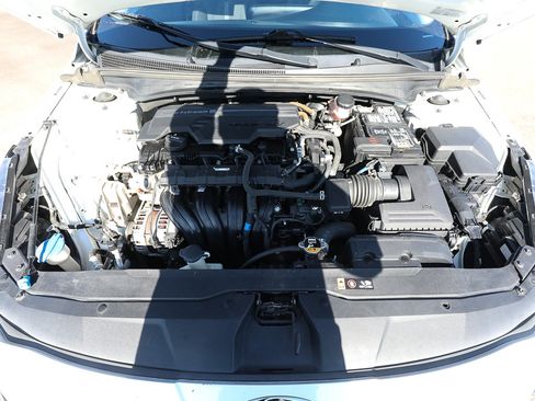 Used 2021 Hyundai Elantra SE FWD image 20