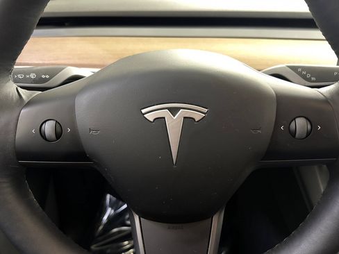 Used 2021 Tesla Model Y Long Range AWD/4WD image 10
