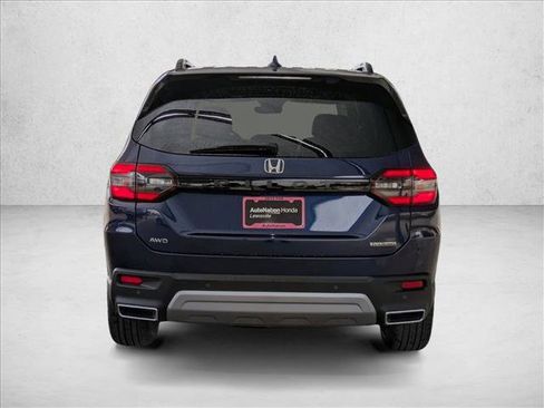New 2025 Honda Pilot Touring image 8