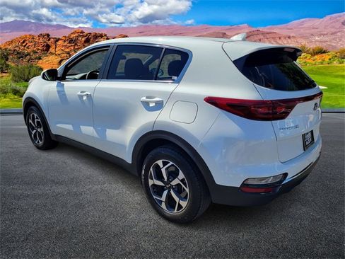 Used 2022 Kia Sportage LX image 6
