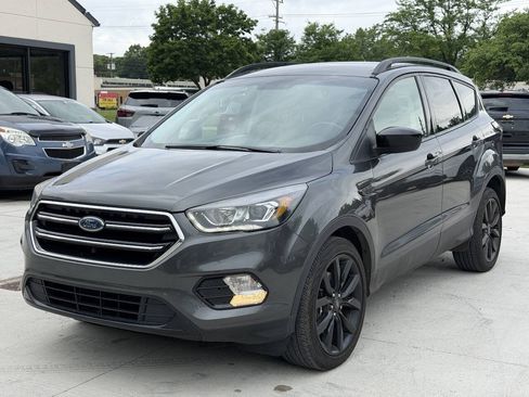 Used 2018 Ford Escape SE w/ SE Sport Appearance Package AWD/4WD image 29