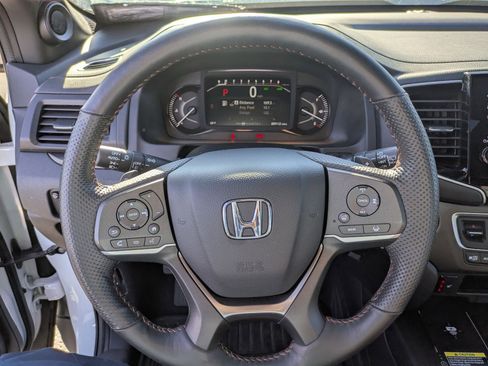 Used 2025 Honda Passport TrailSport image 18