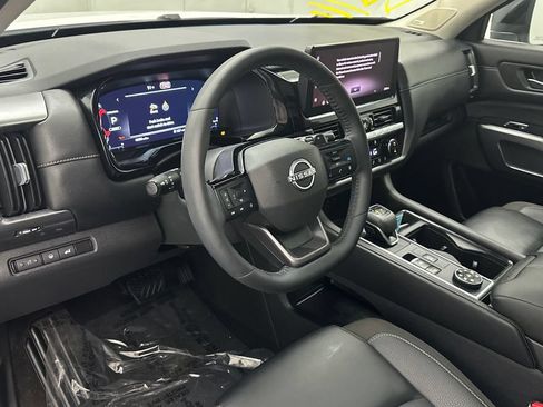 New 2026 Nissan Pathfinder SL w/ SL Premium Package AWD/4WD image 18