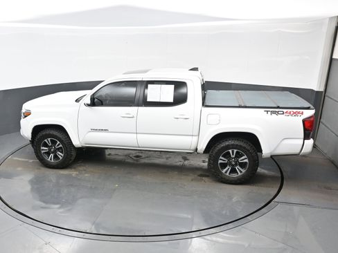 Used 2018 Toyota Tacoma TRD Sport image 37