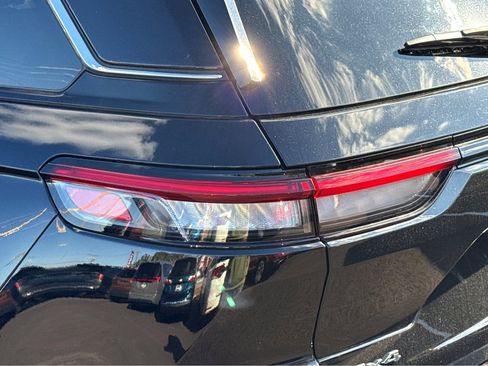 Used 2023 Jeep Grand Cherokee Laredo image 6