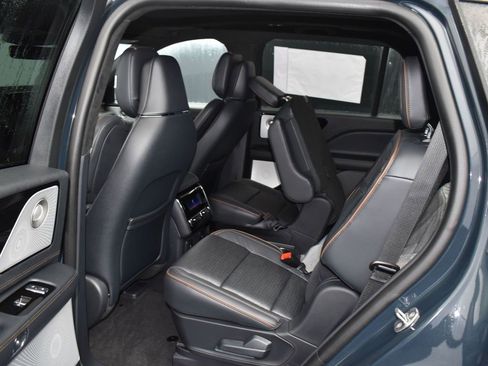 New 2025 Lincoln Aviator Black Label image 11