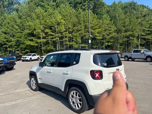 Used 2019 Jeep Renegade Latitude FWD image 5