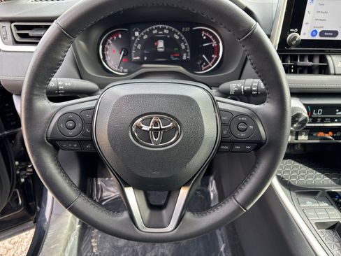 Used 2025 Toyota RAV4 XLE image 28