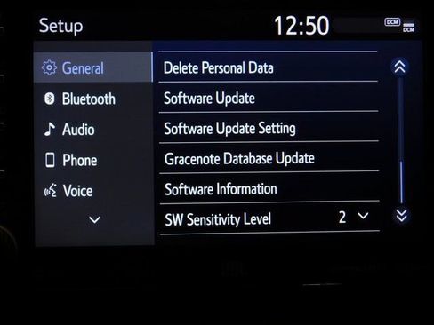 Used 2020 Toyota RAV4 XLE Premium image 53