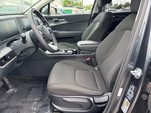 Used 2025 Kia Sportage LX FWD image 25