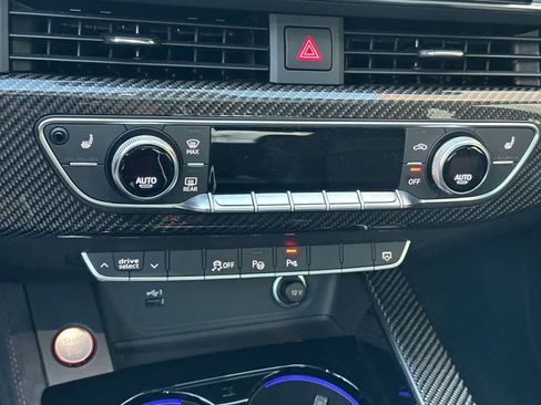Used 2022 Audi RS 5 w/ Black Optic Carbon Package image 18