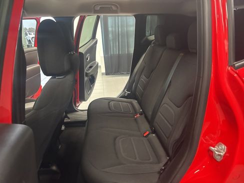 Used 2022 Jeep Renegade Latitude image 25