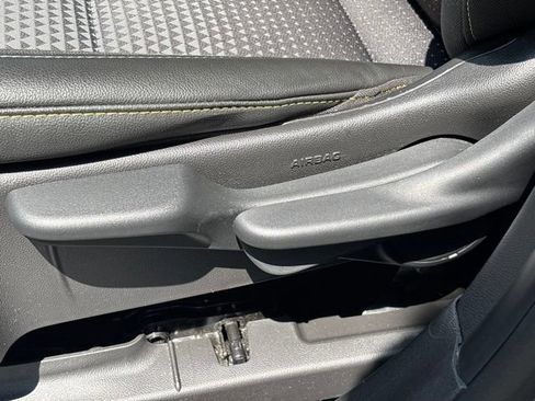 Used 2025 Chevrolet Trax LT FWD image 6
