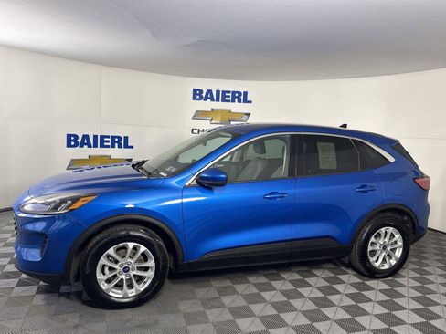 Used 2020 Ford Escape SE image 2