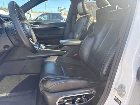 Used 2023 Jeep Grand Cherokee L Overland w/ Advanced Protech Group III image 18