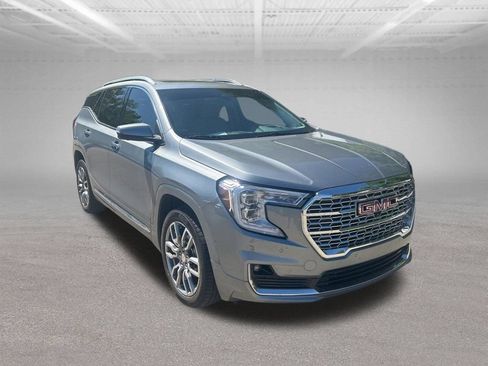 Used 2024 GMC Terrain Denali w/ Denali Premium Package AWD/4WD image 8