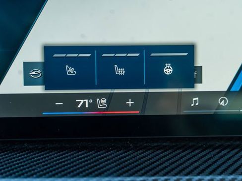 Used 2024 BMW X5 M Competition w/ Premium Package image 42