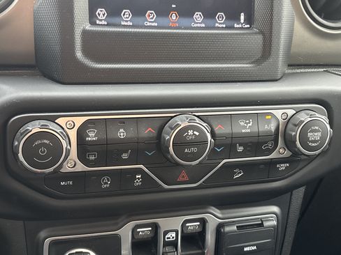 Used 2018 Jeep Wrangler Unlimited Sport S AWD/4WD image 10