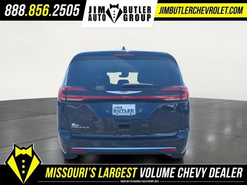 Used 2024 Chrysler Pacifica Touring-L FWD image 23