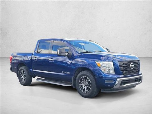 Used 2021 Nissan Titan SV w/ SV Convenience Package image 3