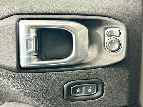 Used 2023 Jeep Wrangler Unlimited Sahara image 15