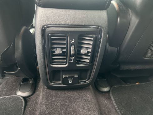 Used 2017 Jeep Grand Cherokee Altitude image 14