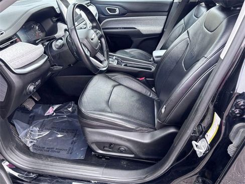 Used 2022 Jeep Compass Latitude image 10