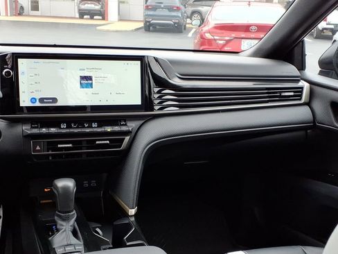 Used 2025 Toyota Camry SE w/ Multimedia Upgrade Package image 13