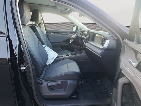 New 2025 Volkswagen Tiguan SE AWD/4WD image 18