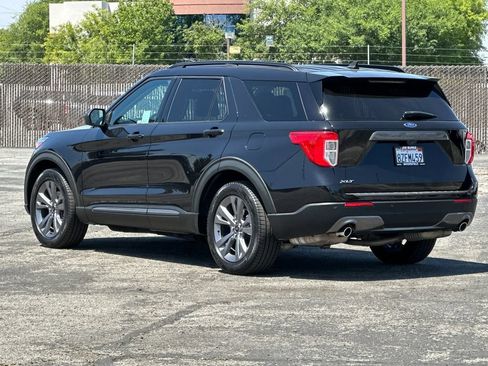 Certified 2021 Ford Explorer XLT w/ Equipment Group 202A RWD image 5