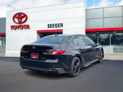 Used 2025 Toyota Camry SE FWD image 3