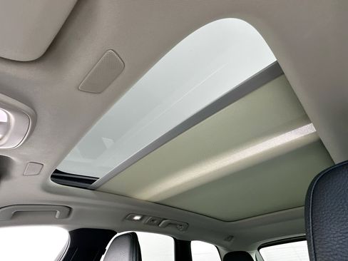 Used 2022 Volvo XC60 B5 Momentum w/ Protection Package Premier image 21