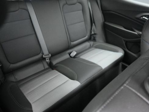 Used 2025 Chevrolet Trax LT w/ LT Convenience Package FWD image 26
