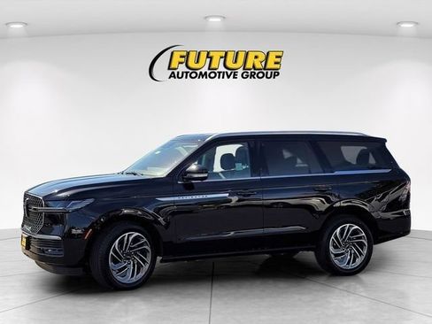 Certified 2025 Lincoln Navigator Reserve AWD/4WD image 8